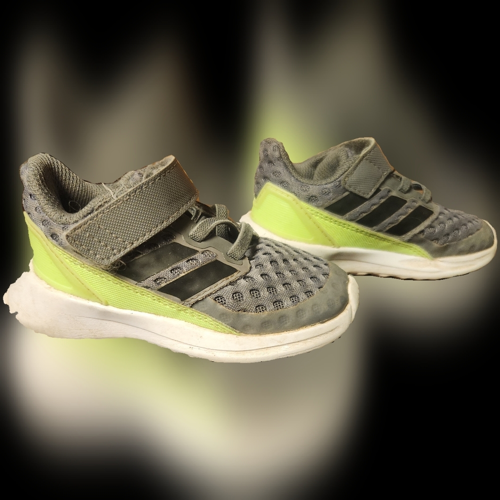 Lot of toddler shoes - Picture 2 of 8